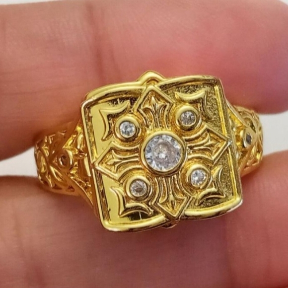 New Gold Tone Clear CZ Square Secret Compartment Locket Ring Size 11 - Picture 6 of 7